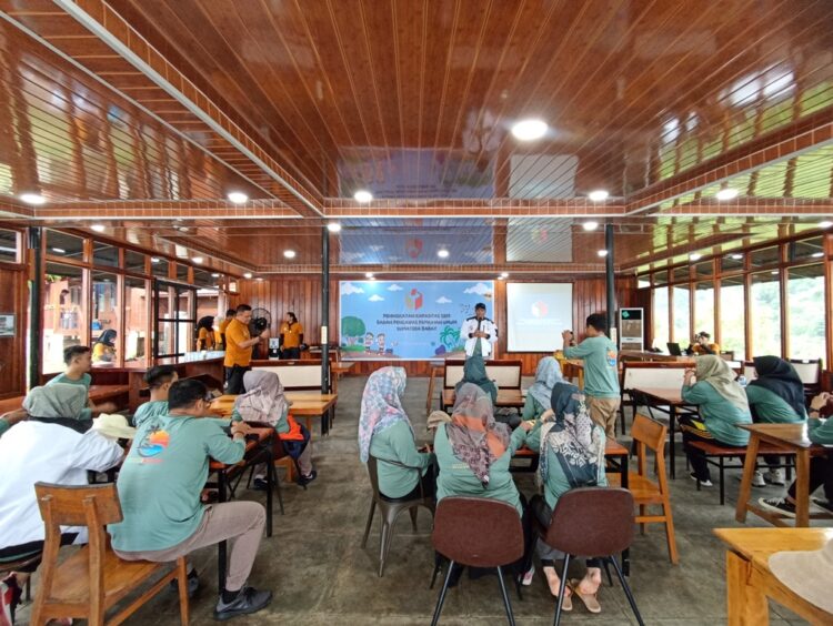 Bawaslu Sumbar menggelar family gathering di Pandan View Mandeh, Kamis (21/9). FARDIANTO