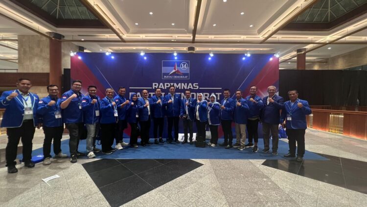 SIAP MENANGKAN-- Demokrat Sumbar saat Rapimnas, di Jakarta Convention Center, Senayan, Kamis (21/9). Demokrat siap memenangkan Prabowo pada Pilpres 2024. IST