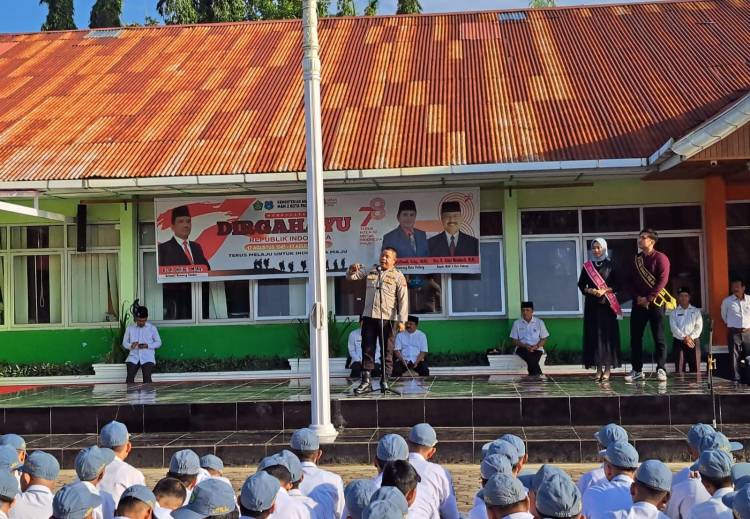 Jajaran Humas Polda Sumbar saat memberikan edukasi bijak sosial media kepada ribuan siswa MAN 2 Kota Padang. IST