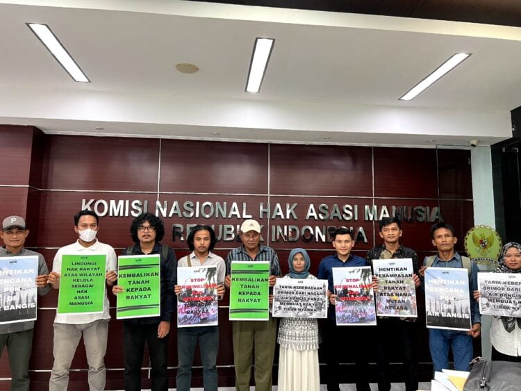 Perwakilan Masyarakat Nagari Air Bangis dan Bidar Alam didampingi Walhi Sumbar dan LBH Padang saat beraudiensi dengan Komnas Ham. IST