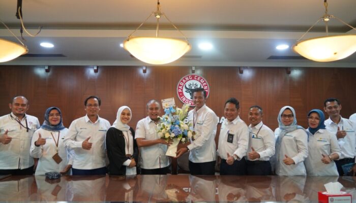 PT Semen Padang dapat Surprise dari PLN UID Sumatera Barat di Hari Pelanggan Nasional