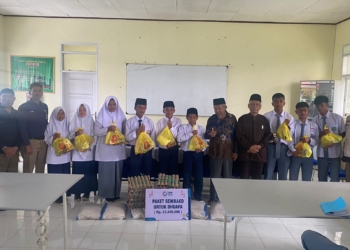 YBM PLN Solok Serahkan Bantuan Sembako untuk 45 Santri Ponpes M Natsir