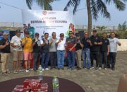 Coca Cola Bersama PHRI Sumbar Bersih-bersih Pantai Padang