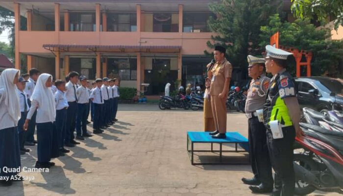 Viral Siswa Bergelantungan di Atas Truk, Satlantas Polresta Padang Gelar Sosialisasi di SMPN 2