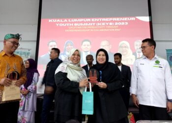 Selamat! Mudir Pesantren Kauman Padang Panjang Terima Penghargaan dari ARP Foundation Malaysia