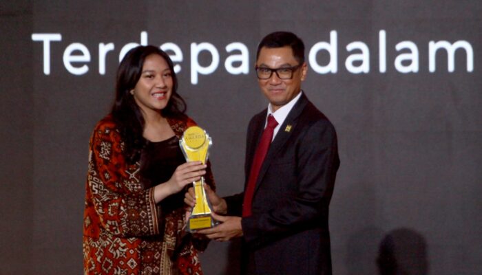 Reward Lagi! PLN Terima Penghargaan Sebagai Perusahaan Terdepan Transisi Energi