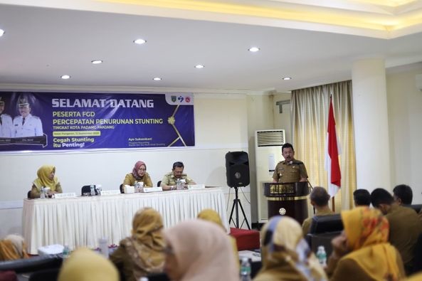Wakil Wali Kota Padang Panjang Asrul memimpin rapat koordinasi pengentasan stunting. IST