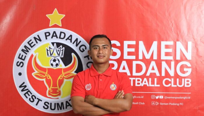 Pemain Gelandang Bertahan, Semen Padang FC Datangkan Dimas Roni Saputra