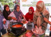 Tingkatkan Ekonomi Keluarga, Mak Ganjar Latih Kaum Ibu Buat Bola Ayam Krispi