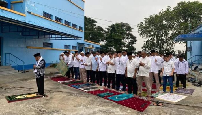 Berdoa Minta Hujan, Keluarga Besar Perumda AM Kota Padang Laksanakan Shalat Istiqa’