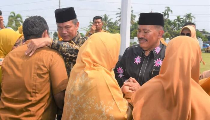 Suasana Haru Warnai Acara Pelepasan Genius-Mardison di Balaikota Pariaman