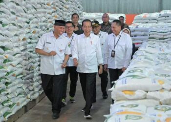 Dialog Jokowi dengan Warga Padang: “Sekarang Bantuan Beras, Setelah Ini Ada Tambahan BLT El Nino untuk Warga Kekeringan”