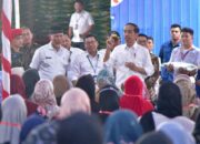 Dialog Jokowi dengan Warga Padang: “Sekarang Bantuan Beras, Setelah Ini Ada Tambahan BLT El Nino untuk Warga Kekeringan”