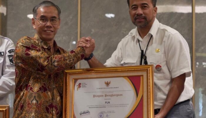 Sukses Terapkan GCG, PLN UUD Sumatera Barat Kembali Terima Sertifikat  SMAP