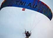 Raih Juara Dua BK PON XXI Cabor Paramotor, Danlanud Berikan Apresiasi Berupa Satu Set Paramotor dan Paralayang Pada Atlet Lanud SUT