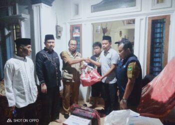 Dinsos Sumbar Salurkan Bantuan dan Uang Duka   Korban Kebakaran  Sijunjung