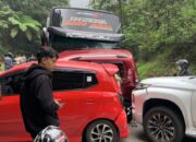 Tabrakan Beruntun Tujuh Kendaraan di  Sitinjau Lauik,  Nihil Korban, Namun Kerugian Capai Rp500 Juta