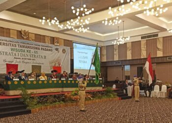 171 Wisudawan Unitas Dilantik pada Wisuda ke-65 Rektor Ingatkan Jangan Lupa Jasa Orang Tua