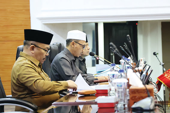 Rapat paripurna DPRD Sumbar dengan agenda penyampaian nota penjelasan atas Ranperda Ranperda tentang Pengelolaan Sampah oleh pemerintah daerah kepada DPRD, Senin (9/10). IST