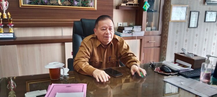 Kepala Dinas Kesehatan (Dinkes) Padang Pariaman, Aspinuddin saat ditemui di ruang kerjanya,  Selasa (24/10). IST