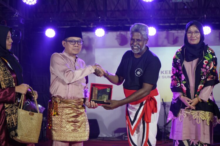 Kepala Dinas Kebudayaan Sumbar, Syaifullah menutup Intangible Cultural Heritage Festival (ICHF) atau Festival Warisan Budaya Takbenda yang telah berlangsung sejak 12 Oktober 2023 lalu di Kota Payakumbuh. IST