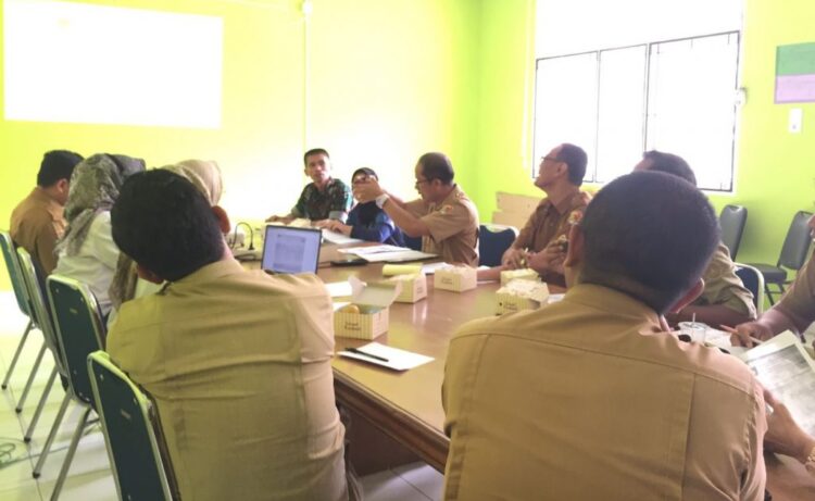 Dinas Lingkungan Hidup (DLH) mengundang perwakilan RST untuk membahas penerbitan SLO pengelolaan limbah medis, di Aula Khaidir Nuh DLH, Rabu (10/10). IST