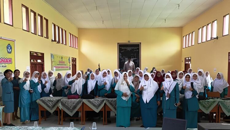 Kegiatan Kombel Sianok. Kombel dapat memberikan manfaat bagi guru, seperti menambah pengetahuan dan keterampilan, dukungan dan inspirasi. IST