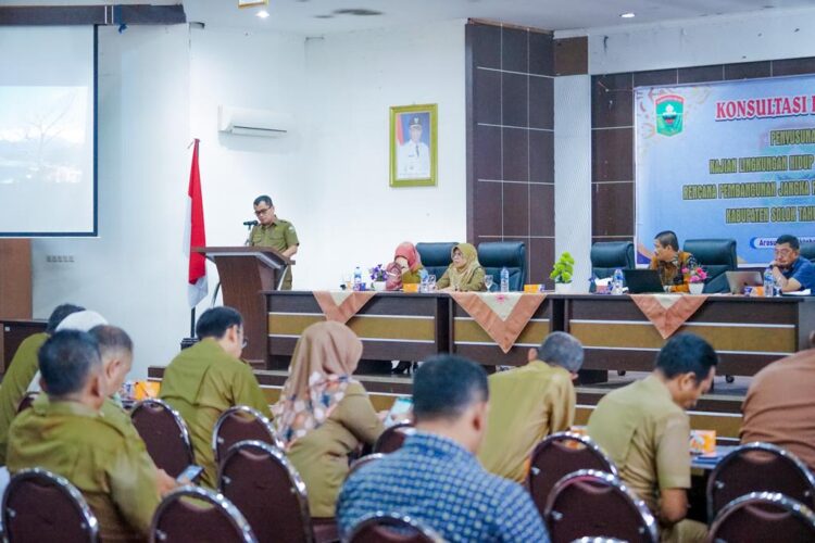 Pembahasan isu pembangunan yang diselenggarakan oleh Pemerintah Kabupaten Solok