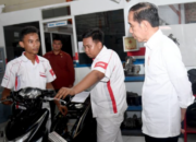 Didukung Sarana Prasarana Memadai, Presiden Jokowi Senang Lihat Siswa Praktikum di SMK Negeri 5 Padang