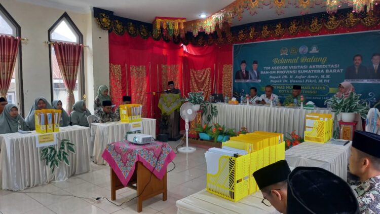 TIM asesor visitasi akreditasi BAN-SM Sumatera Barat mengunjungi MA saat Muhammad Nadis Bukittinggi, Kamis (5/10). IST