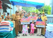 Wali Kota Padang Bagikan UEP untuk Tiga Orang