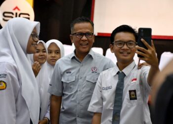 2.863 Pelajar Terima Beasiswa Rp2,6 Miliar dari Semen Padang