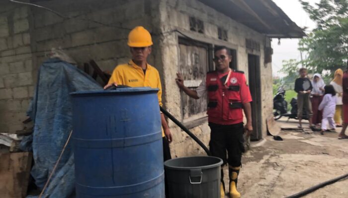 Semen Padang Kembali Salurkan Bantuan Air Bersih di Batu Gadang