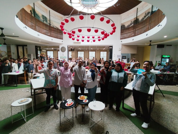 Foto bersama saat acara Forum Literasi Demokrasi dengan tema "Wujudkan Demokrasi Sehat di Dunia Digital", yang digelar Kemenkominfo RI di Kawasan Padang Old Town (Kota Tua). IST