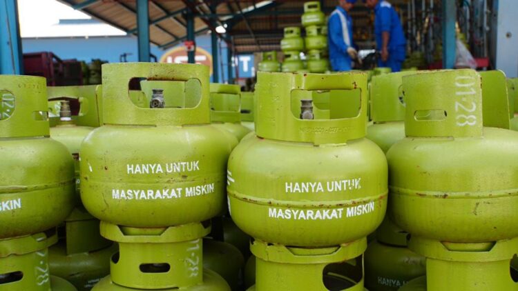 Gas elpiji 3 Kg subsidi yang diperuntukkan bagi masyarakat miskin