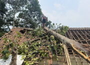 312 Orang Terdampak Angin Puting Beliung di Kabupaten Sukabumi