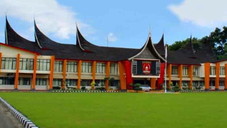 Kantor Bupati Agam. Pemkab Agam dalam waktu dekat bakal melakukan mutasi sejumlah pejabat struktural eselon II, III dan IV di lingkungan pemerintah setempat. IST