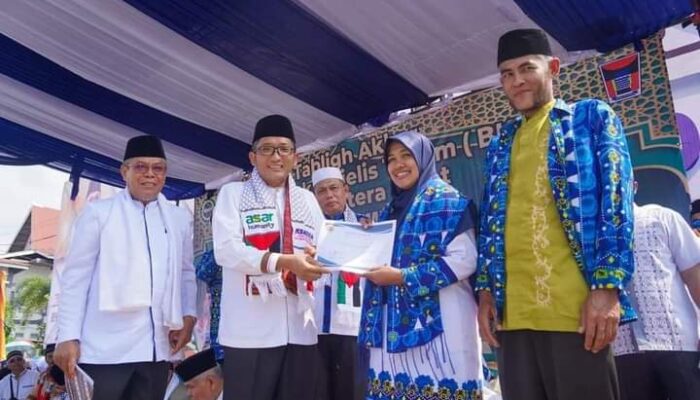 Walikota Padang Hadiahi Umrah Gratis Bagi Anggota Majelis Taklim Berprestasi