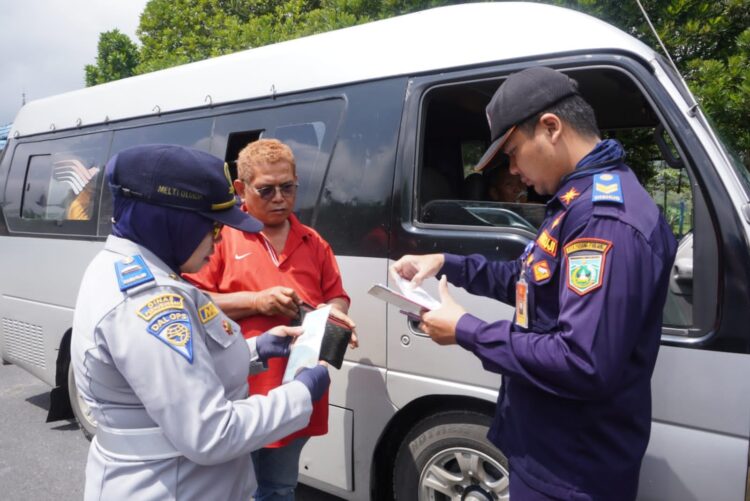Dishub Sumbar melaksanakan inspeksi keselamatan lalu lintas dan angkutan jalan di Terminal Bukit Surungan. IST