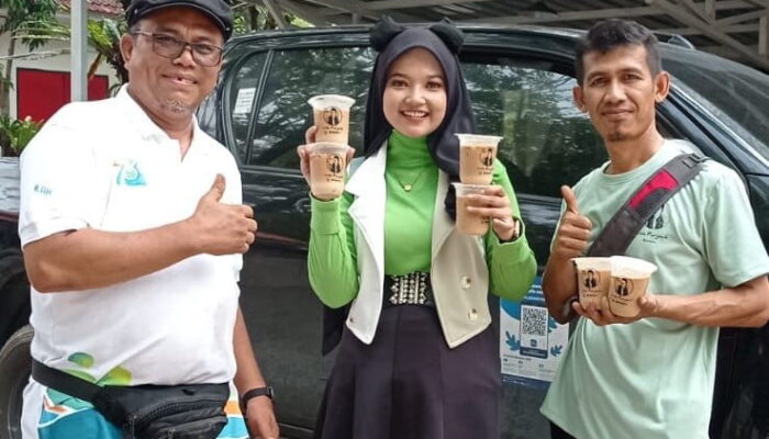 Produk UMKM Binaan PLN UID Sumatera Barat Laris Manis saat Acara Funwalk HLN 78 di Padang