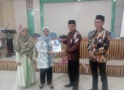 Ombudsman Perwakilan Sumbar Serahkan Hasil Pengawasan PPDB di Lingkungan Kanwil Kemenag Sumbar