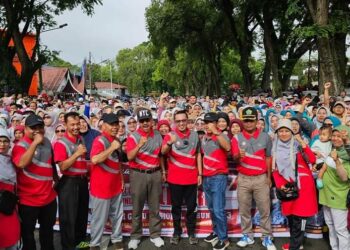 Peringati HGN dan PGRI Ke-78, Ribuan Guru di Tanah Datar Ikuti Gerak Jalan Jantung Sehat