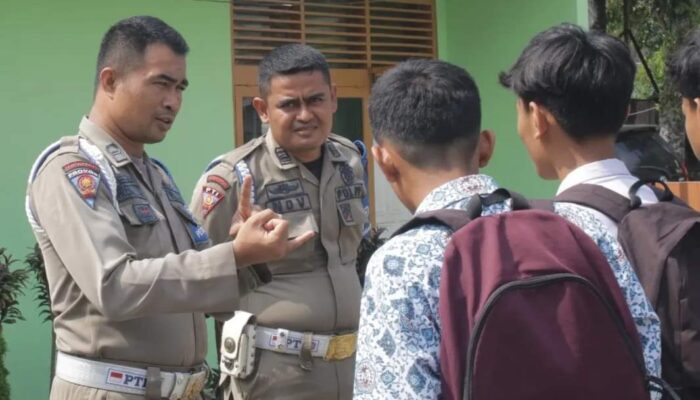 Asyik Duduk di Warung, Empat Pelajar SMK Dibawa ke Mako Satpol PP Padang
