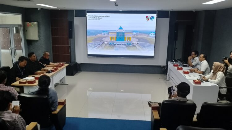 Dinas Komunikasi, Informatika, Statistik, dan Persandian Kota Pekanbaru berbagi ilmu dengan Diskominfo Kota Solok bersama wartawan Kamis (22/11). DINO