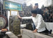 Disambut Ribuan Simpatisan, Anies Baswedan Berziarah ke Makam Syekh Burhanuddin