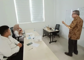 Unit Inkubator Bisnis Politeknik ATI Padang Bekali Tenant Ilmu Analisis Biaya dan Digital Marketing