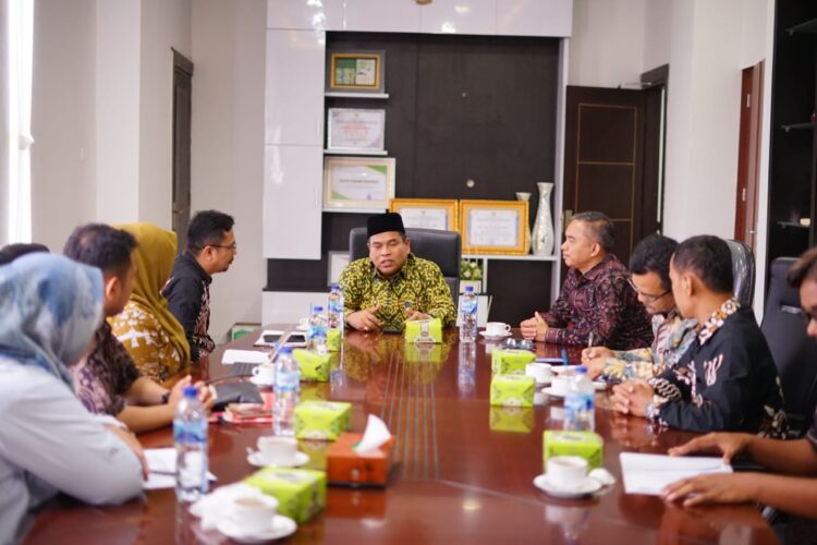 Tim Visitasi Komisi Informasi Publik melakukan penilaian di Kabupaten Padang Pariaman. AHR