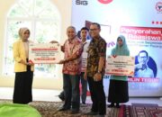 Semen Padang Serahkan Beasiswa kepada 82 Anak Karyawan Berprestasi