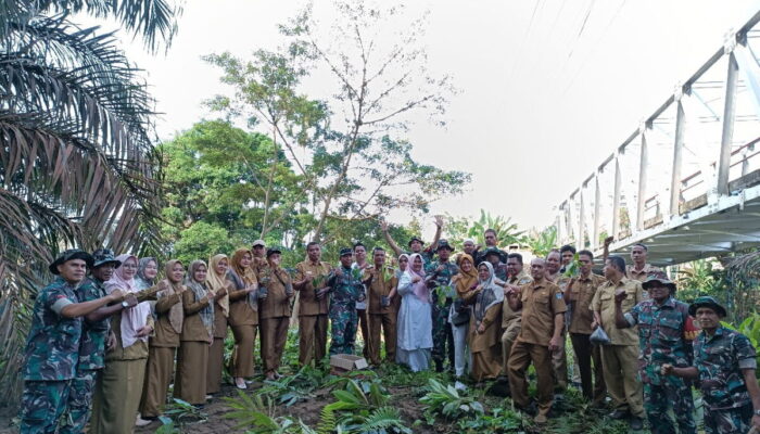 Cegah Banjir, Danramil 06 Ujung Gading Lakukan Penanaman Sejuta Pohon