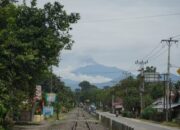 Ribuan Meter Kubik Material Erupsi Marapi Masih Mengancam